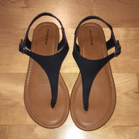 girls in thong sandals